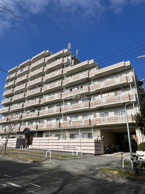 【泉南市信達市場のマンションの建物外観】