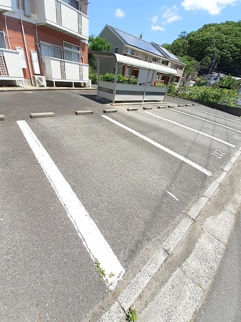 【備前市伊部のアパートの駐車場】