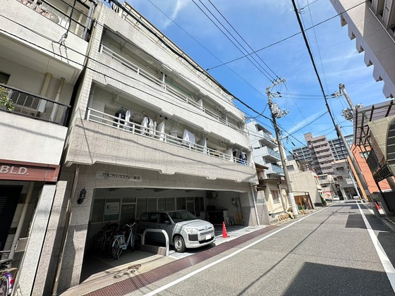 広島市中区西十日市町のマンションの建物外観