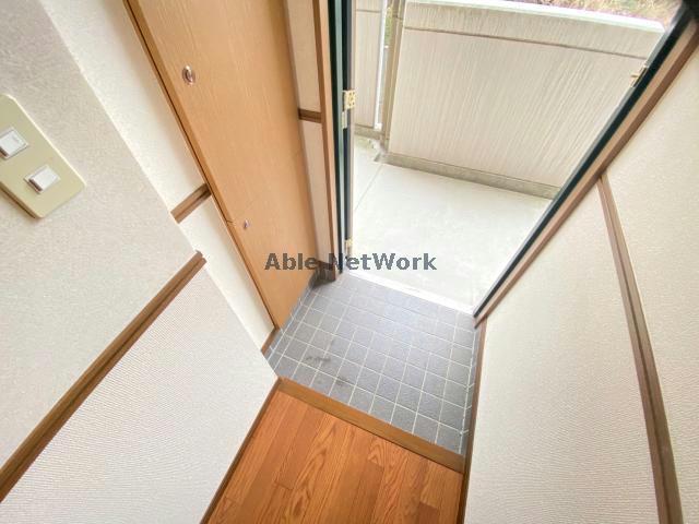 玄関　203号室写真