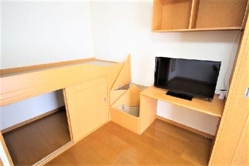 収納　ベッド下の収納スペース