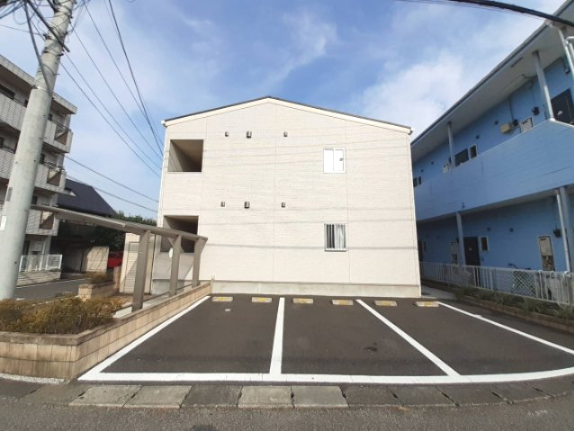 坂戸市芦山町のアパートの建物外観