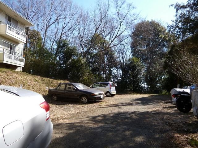 【日野市百草のアパートの駐車場】