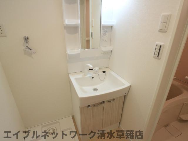 洗面設備　スペースが確保できる洗面所です