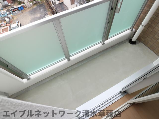 バルコニー　外からの目が気にならないバルコニーで洗濯物が干せます