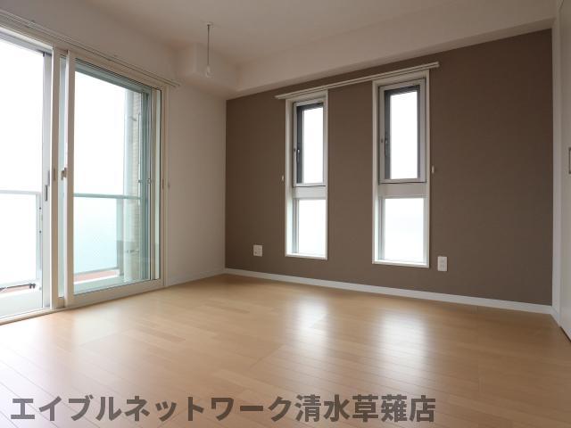 居室・リビング　こちらの居間で趣味の時間をお楽しみください