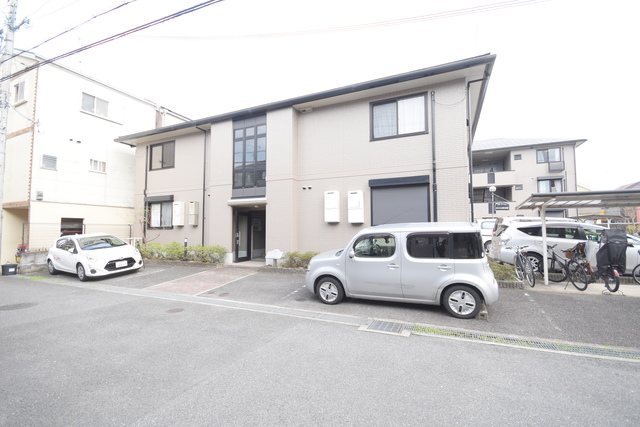 ベルデカーサ枚方公園2番館の建物外観