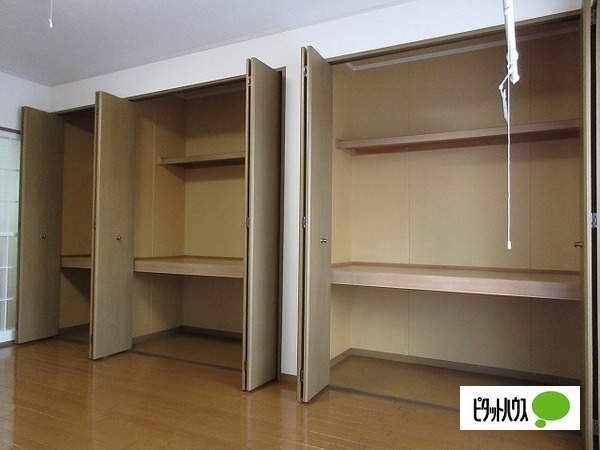 収納　壁一面収納