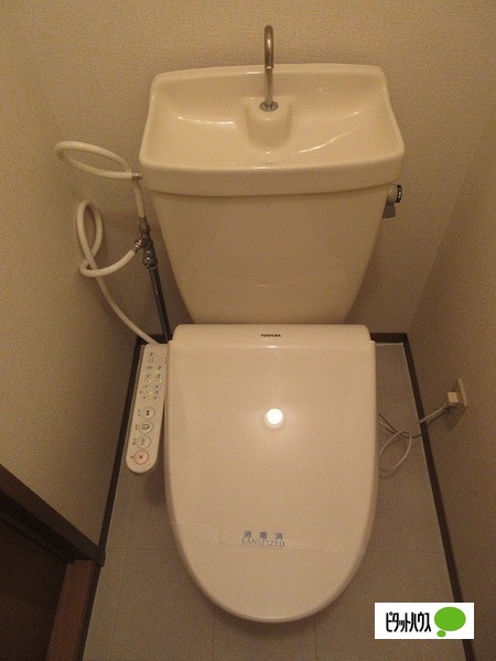 トイレ　温水洗浄便座