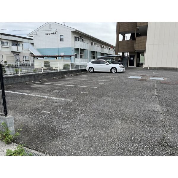 【掛川市下垂木のマンションの駐車場】