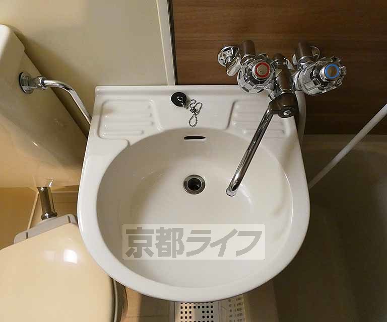 洗面設備　洗面台です