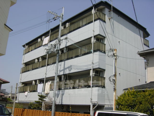 京都市右京区嵯峨天龍寺椎野町のマンションの建物外観