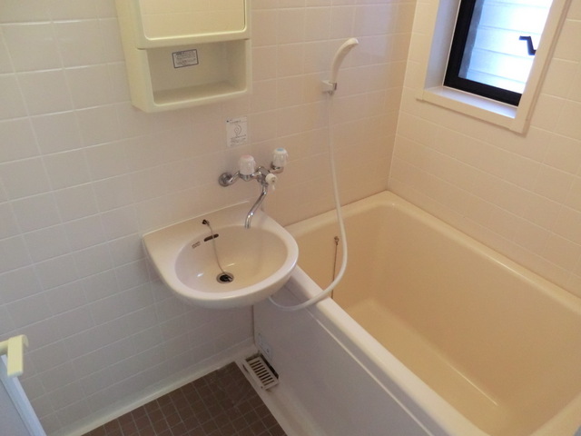 バス・シャワールーム　☆洗面台付きバス☆