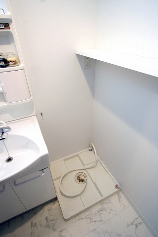 洗面設備　スペースが確保できる洗面所です