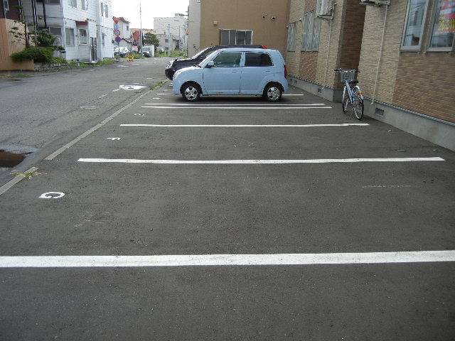 駐車場　駐車場