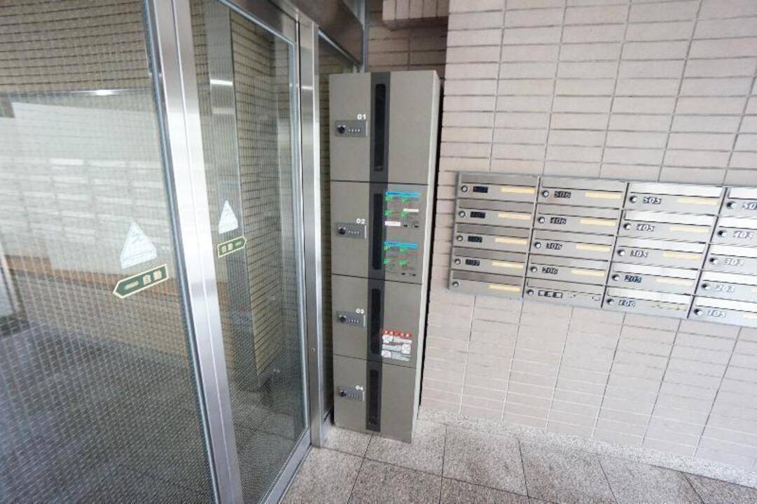 エントランス　宅配ボックス