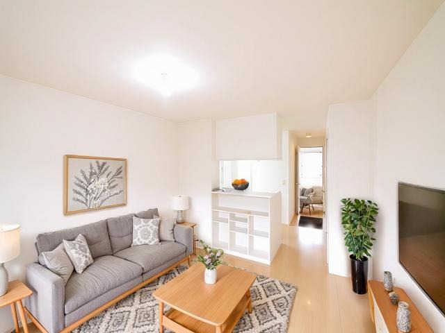 居室・リビング　CGで家具等を配置したもので家具等は含まれません