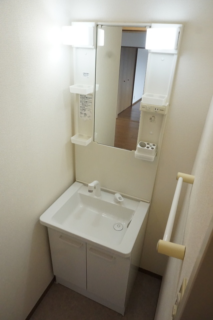 洗面設備　忙しい朝に便利な独立洗面化粧台