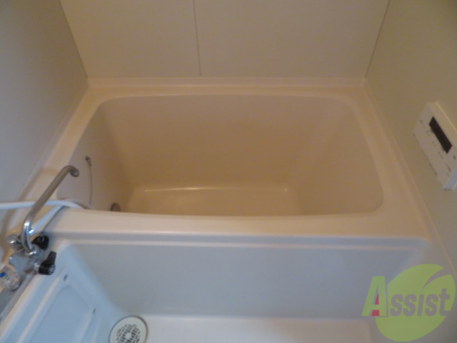 バス・シャワールーム　バスルームはこちらです。広々としてゆったり休めます。