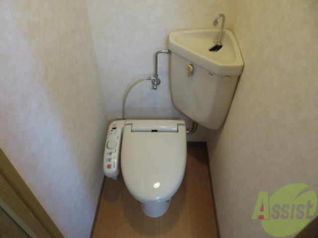 トイレ　ウォシュレット付きのトイレです。シャワートイレは便利ですね