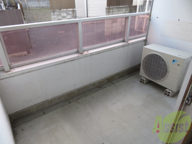 バルコニー　こちらはバルコニー。洗濯物が干せるようになっています。