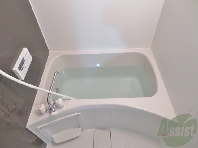 バス・シャワールーム　バスルームはこちらです。広々としてゆったり休めます。