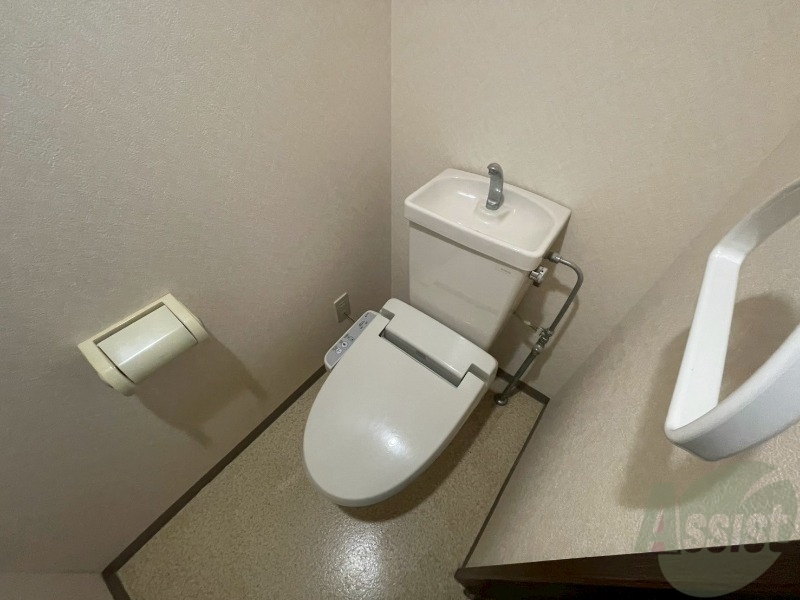 トイレ　こちらはトイレです。清潔感があり、安心して使用できます。