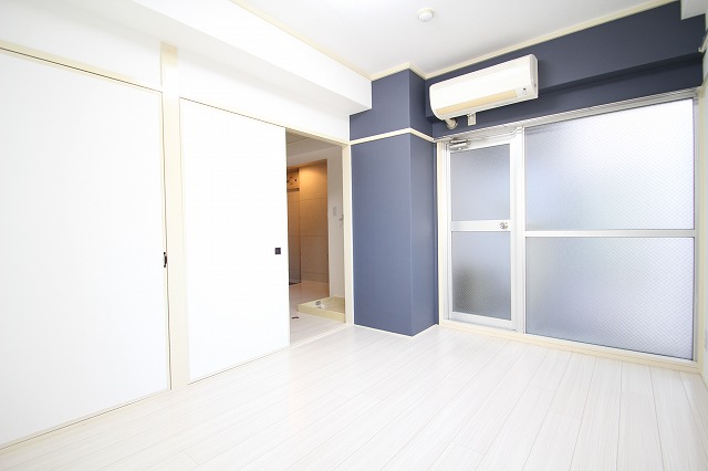 居室・リビング　同物件別室です。