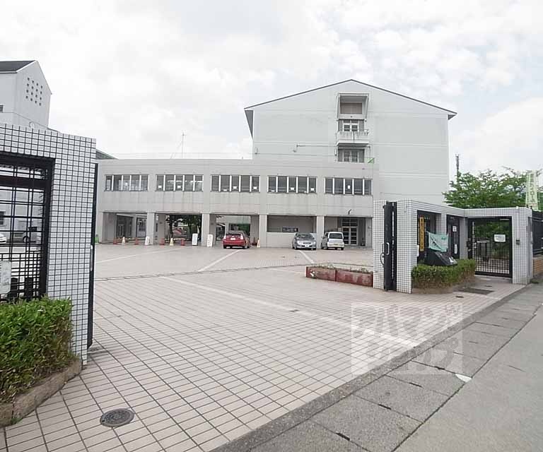 小学校　上里小学校（小学校）まで600m