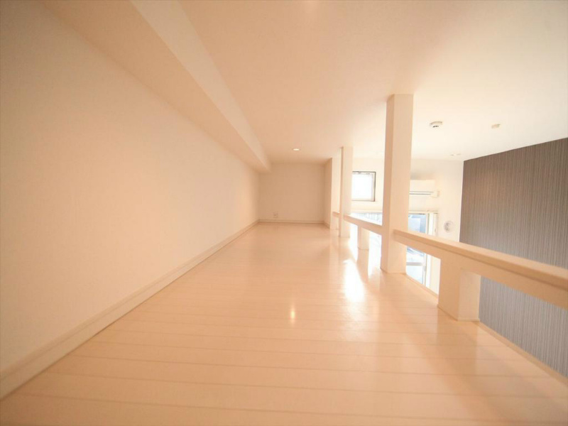 その他部屋・スペース　上階ロフト6.3帖（収納としてもお部屋しても使えます）