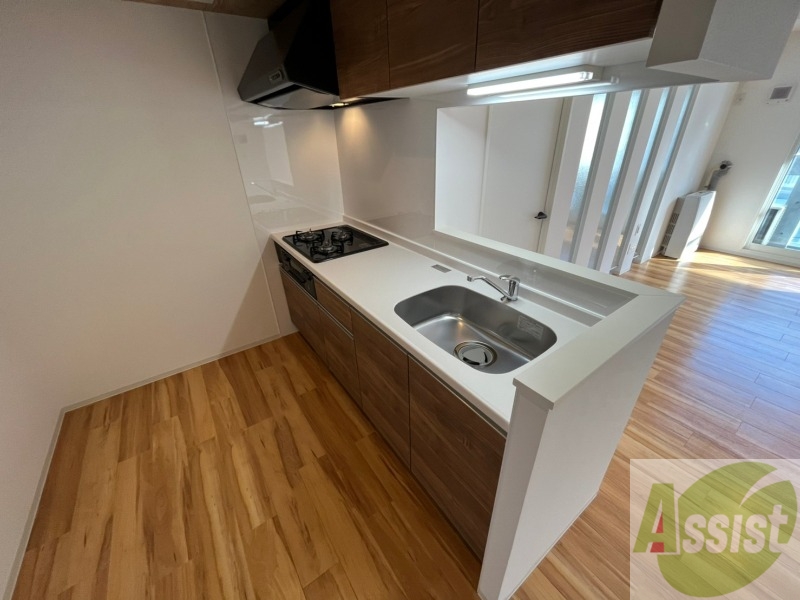 キッチン　３口システムキッチンですのですぐにお料理に使えます！