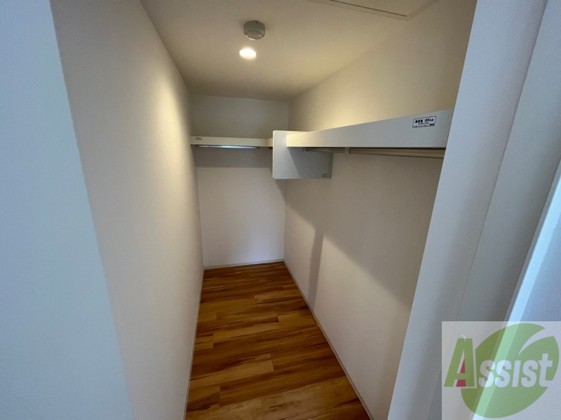 収納　たっぷり入るウォークインクローゼットです！