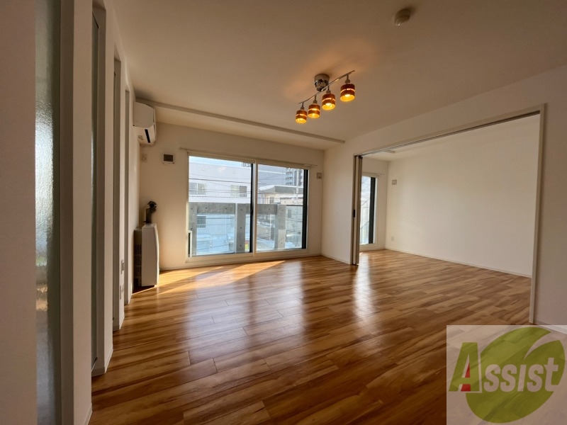 居室・リビング　広くてきれいなリビングです！快適に過ごせそうですね。