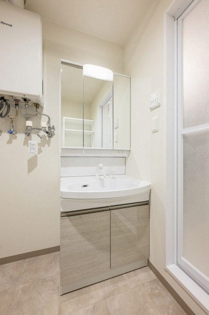 洗面設備　シャワードレッサー付きです！