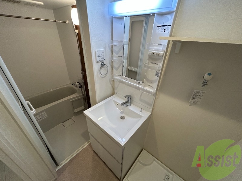 洗面設備　洗面台は独立しています。朝の身支度にご利用ください。