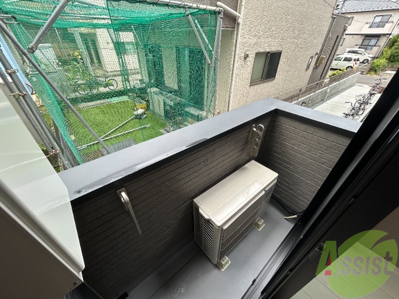 バルコニー　バルコニーには洗濯物が干せるスペースがありました。