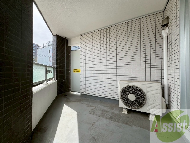 バルコニー　バルコニーは幅があり、広い印象を受けました。