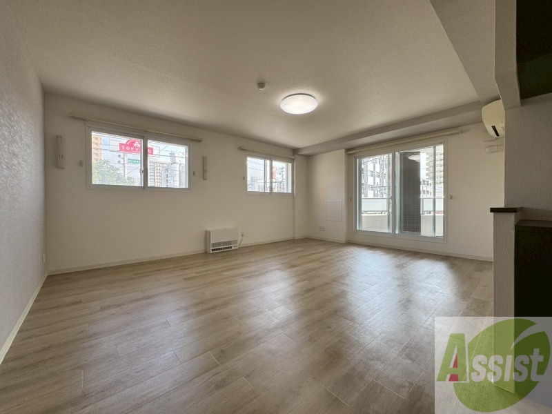 居室・リビング　広々としたリビングですね。使い勝手がよさそうですね！