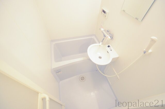 バス・シャワールーム　※同タイプ部屋の写真です。