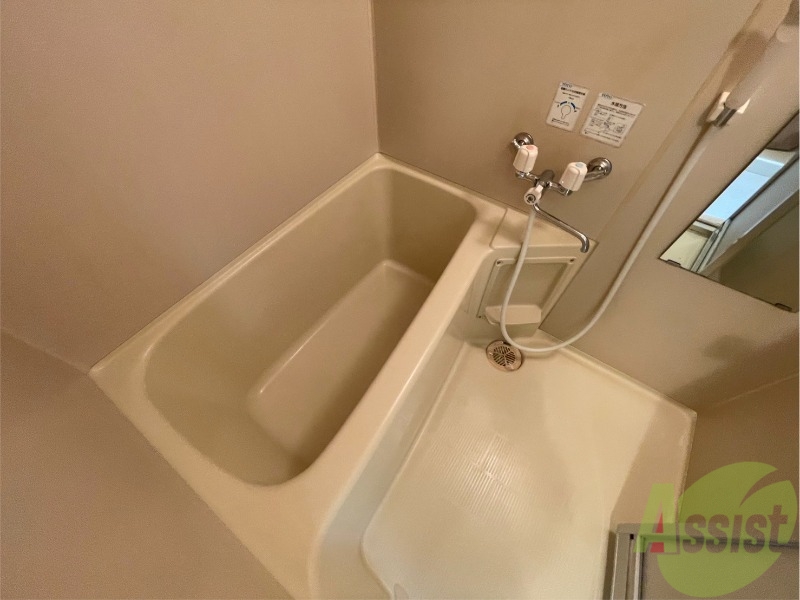 バス・シャワールーム　お風呂になります。一日の疲れを癒してくださいね。