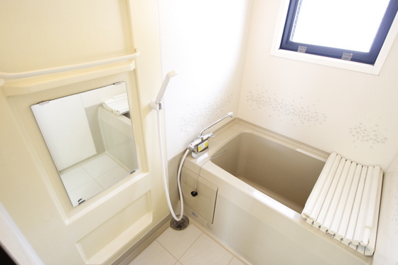 バス・シャワールーム　※別部屋の写真です