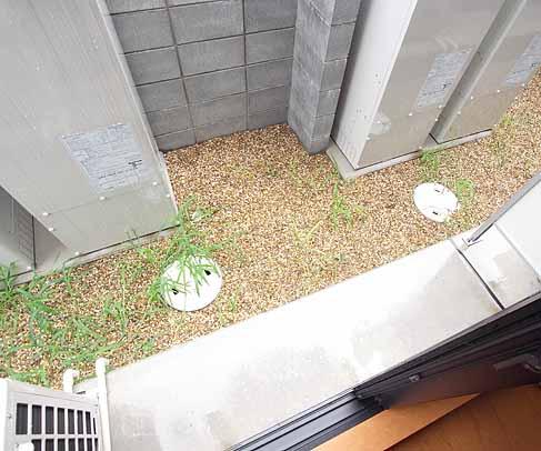 バルコニー　物干し竿をつけることはできます。