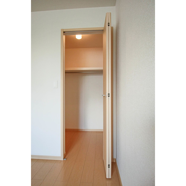 収納　同じ建物の別のお部屋