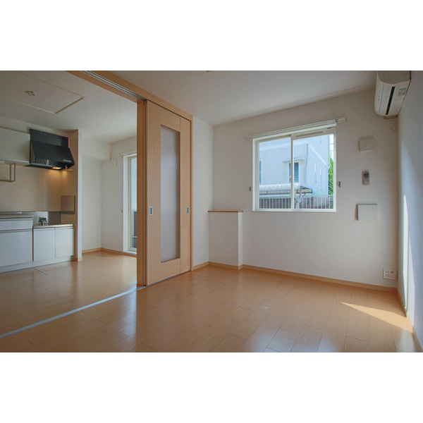 居室・リビング　同じ建物の別のお部屋