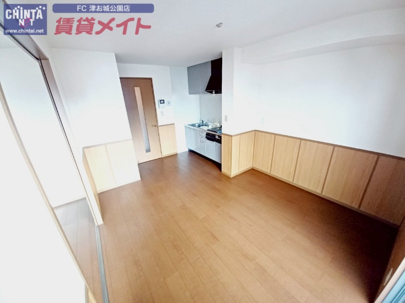 居室・リビング　同物件別室写真