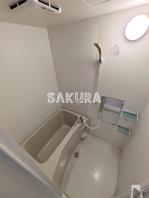 バス・シャワールーム　雨の日でも安心の浴室乾燥機付きです♪