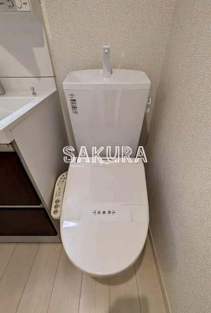 トイレ　嬉しい温水洗浄便座♪