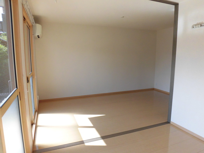 居室・リビング　こちらのリビングで趣味の時間をお楽しみください