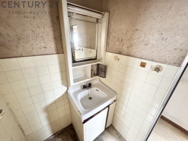 洗面設備　お湯も出ます