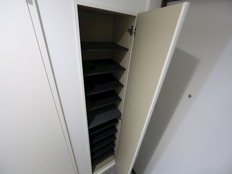 玄関　玄関　シューズボックス付（収納充実してます）